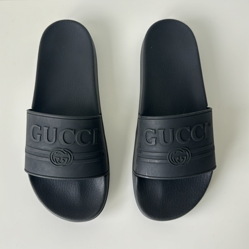 Authentic Gucci  RUBBER  SLIDE SANDAL in black - Size 9